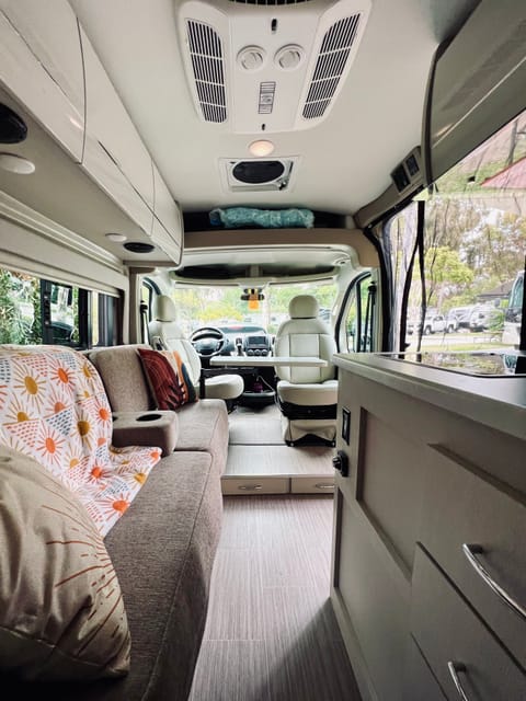 Sunshine Camper Van (Wet bath, Kitchen equipped) Campervan in Valencia