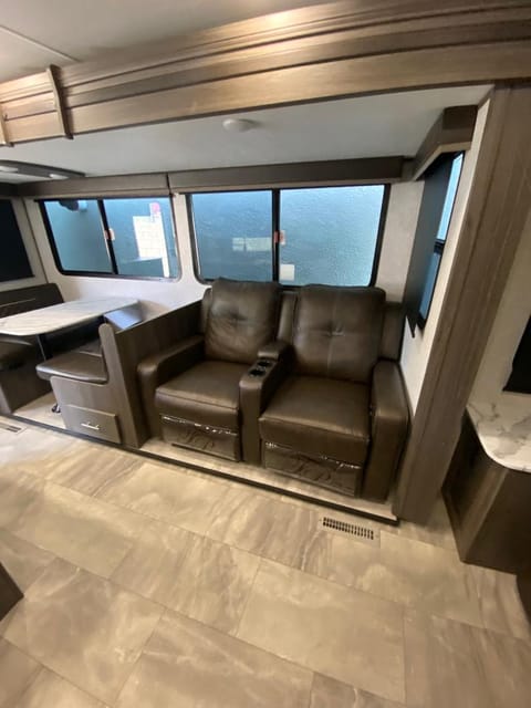 2021 Dutchmen RV Kodiak Ultimate 3371FLSL Towable trailer in Fontana