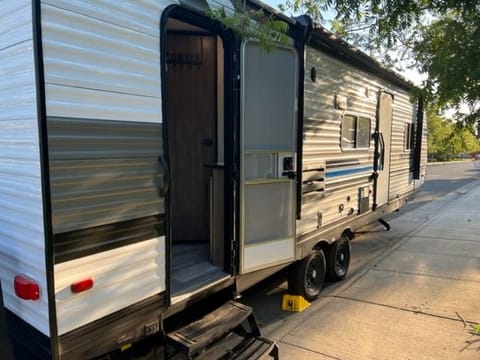 2022 Heartland Pioneer - 32' (Sleeps 10) Towable trailer in Sacramento