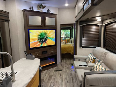 AMAZING RV2 - Must See 2BR! (Delivery Available) Towable trailer in Celebration