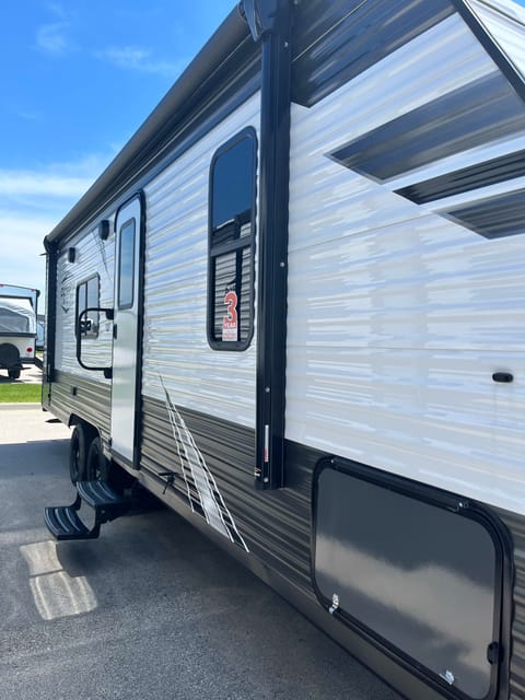 Modern Family Friendly Camper Towable trailer in Altoona