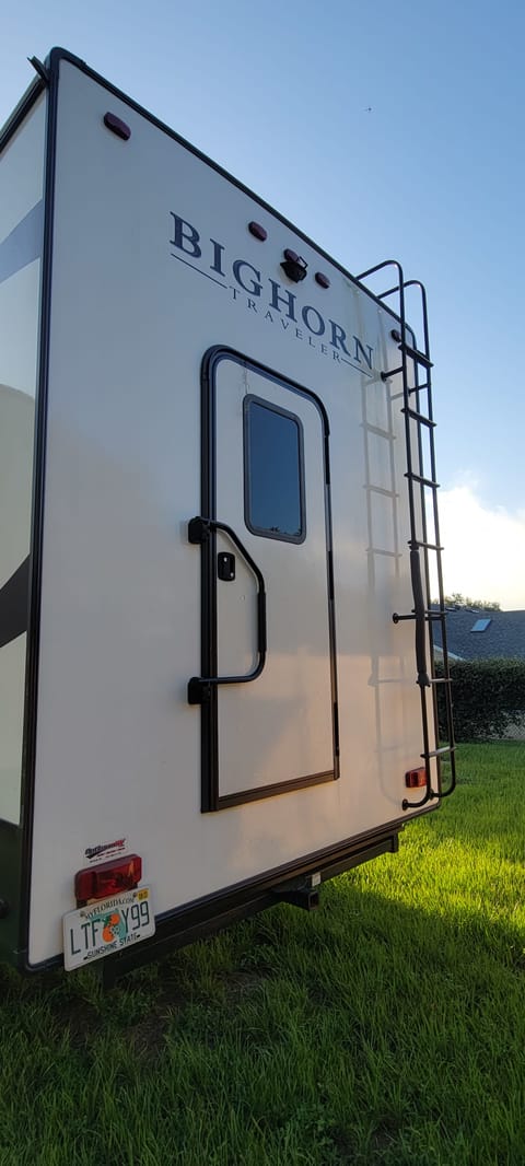 2021 Heartland Bighorn Traveler 37DB Towable trailer in Eustis