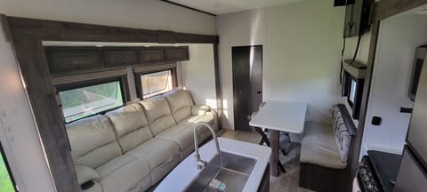 2021 Heartland Bighorn Traveler 37DB Towable trailer in Eustis