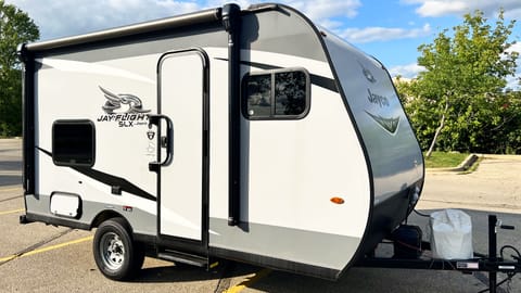 Pet Friend, Kid Approved Camper for 4 Towable trailer in Oak Creek