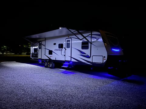 2018 Venture RV SportTrek 322VBH Towable trailer in Garden City