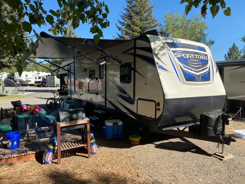 2018 Venture RV SportTrek 322VBH Ziehbarer Anhänger in Garden City