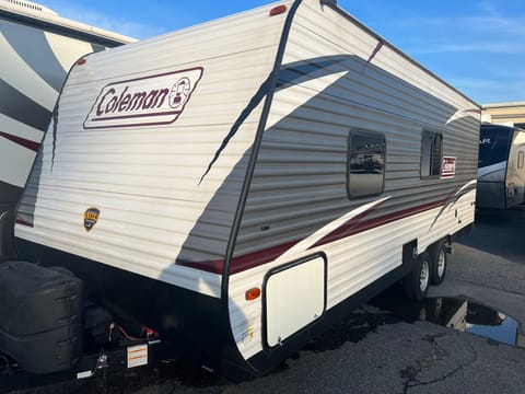 2020 Dutchmen RV Coleman Lantern LT Series 215BH Towable trailer in Greenville