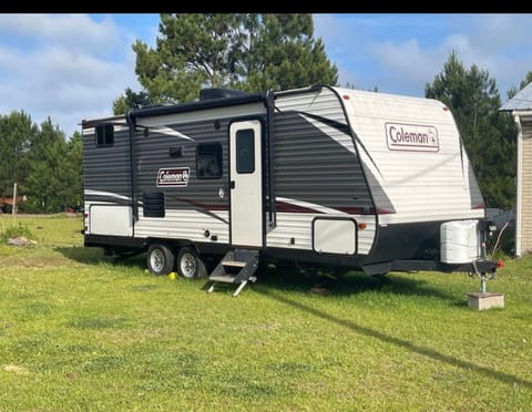 2020 Dutchmen RV Coleman Lantern LT Series 215BH Towable trailer in Greenville