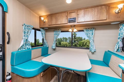 Cruise in Style in this Vintage Cruiser Towable trailer in Palmdale