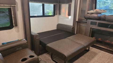 The Gypsea - 2019 Keystone Montana HC 375FL Towable trailer in Casas Adobes