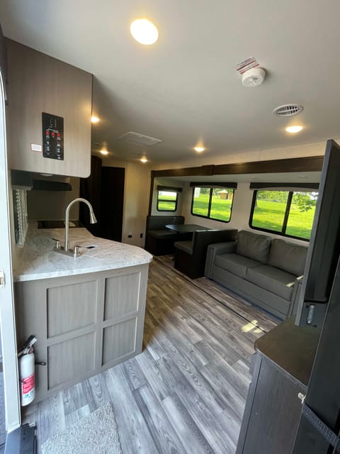 Glamping StarCraft experience Towable trailer in Ozark