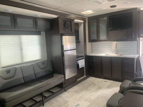 2021 Grand Design Momentum G-Class 28G Towable trailer in Hesperia