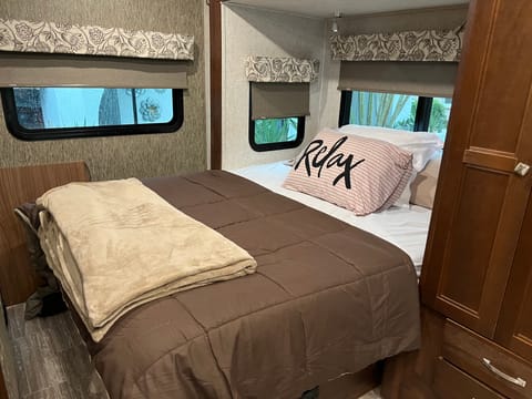 2018 Forest River RV Forester MBS 2401S Drivable vehicle in Coral Springs