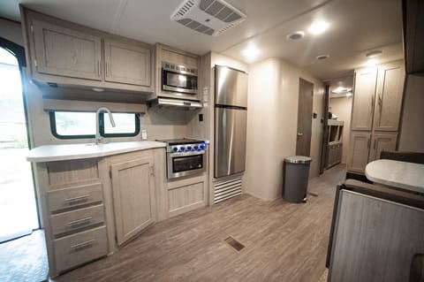 Gulf coasts large family friendly RV Rental Towable trailer in Galveston