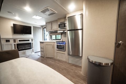 Gulf coasts large family friendly RV Rental Remorque tractable in Galveston