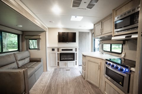 Gulf coasts large family friendly RV Rental Remorque tractable in Galveston