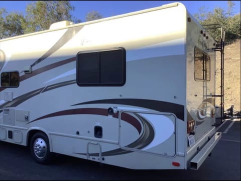 2017 Thor Motor Coach Four Winds 28A Drivable vehicle in Rialto