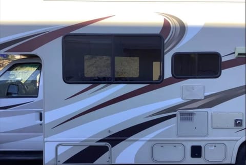 2017 Thor Motor Coach Four Winds 28A Véhicule routier in Rialto