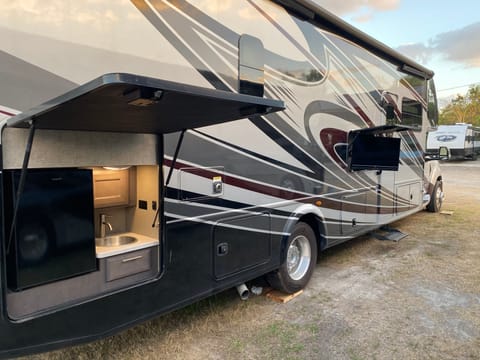 2022 Thor Motor Coach Omni RS36 Vehículo funcional in Oak Hill