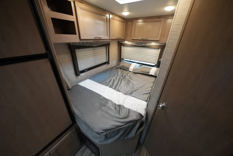 2023 Family Friendly Motorhome (2) Drivable vehicle in Lakeview