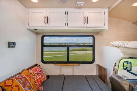 ***JUST RENOVATED RV ***  A Campers Dream!!! Vehículo funcional in Lakewood