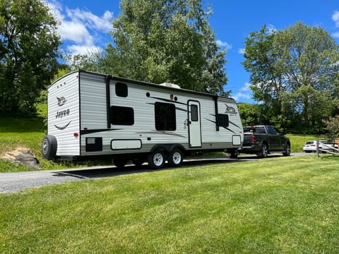 Family Getaway Bunkhouse, sleeps up to 10! Tráiler remolcable in Barre