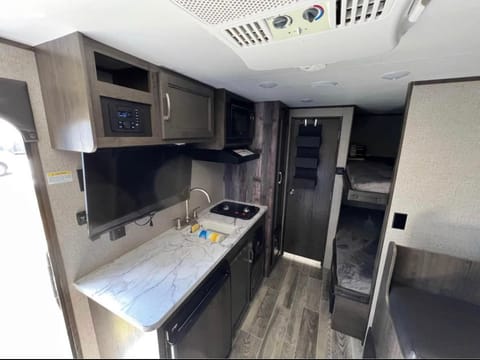 2021 Jayco Jay Flight SLX 7 184BS Towable trailer in Lees Summit