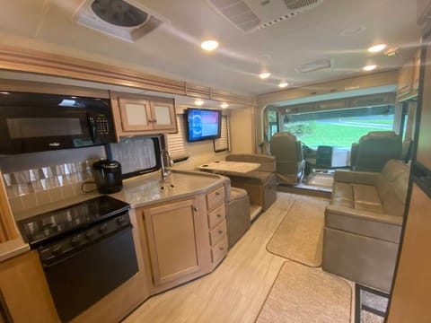 2019 Thor Motor Coach Windsport Drivable vehicle in Allatoona Lake