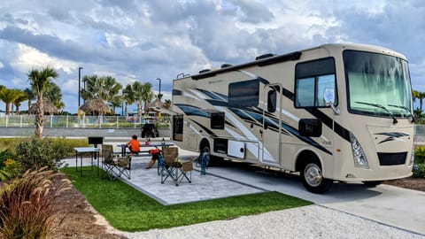 2020 Thor Motor Coach Windsport 29M Drivable vehicle in Coconut Creek