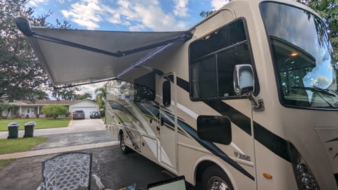 2020 Thor Motor Coach Windsport 29M Drivable vehicle in Coconut Creek