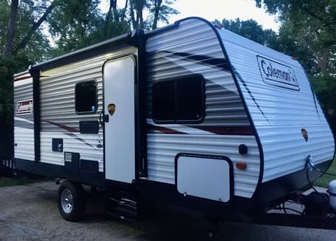 2020 Dutchmen RV Coleman Lantern LT Series 18FQ Towable trailer in St Joseph