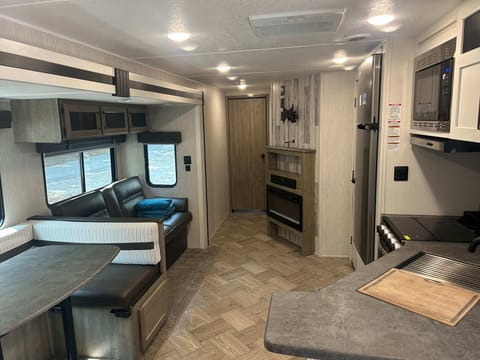 2022 Palomino Puma 28BHSS Towable trailer in Clarks Hill Lake