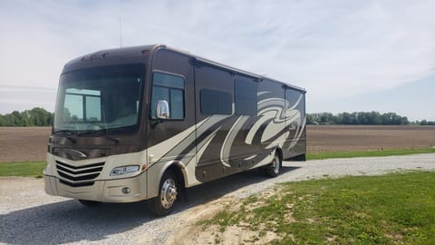 "Mo" fun- 2015 Coachmen Encounter 36BH(Bunk House) Drivable vehicle in Fishers