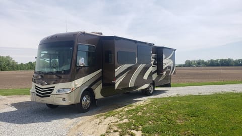 "Mo" fun- 2015 Coachmen Encounter 36BH(Bunk House) Drivable vehicle in Fishers