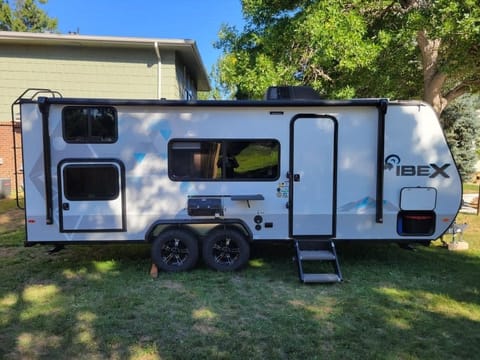 SUPER CLEAN AND LOADED 2022 IBEX 19MBH OFF GRID Towable trailer in Westminster