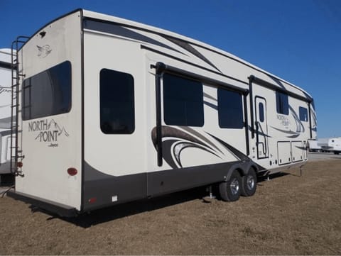 2018 Jayco North Point 377RLBH Towable trailer in Temecula