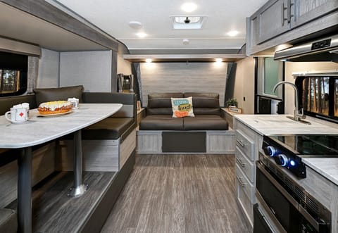 Camper Ready for up to 4 guests Towable trailer in Lakeland