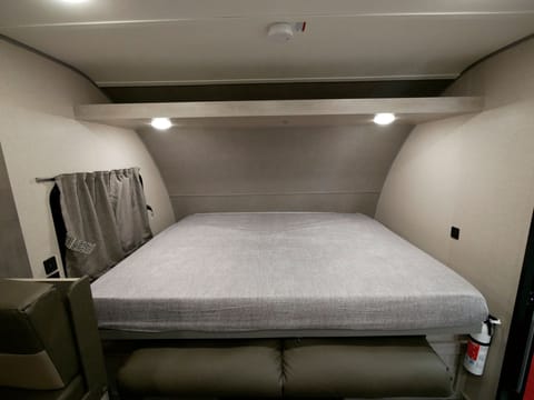 Camper Ready for up to 4 guests Towable trailer in Lakeland