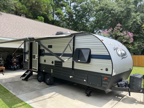 Great Couples Escape w/ Outdoor Shower Towable trailer in Summerville