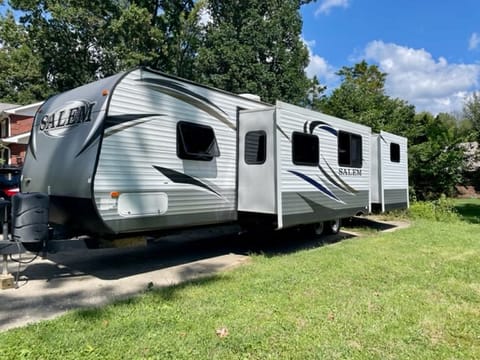 Dawson's Bunkhouse Hideaway Towable trailer in Frankfort