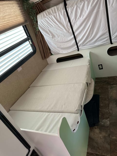 2014 Jayco Jay Feather Ultra Lite SLX 16XRB SLX Towable trailer in Oshkosh