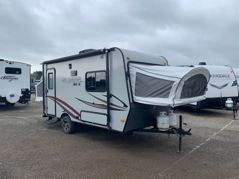 2014 Jayco Jay Feather Ultra Lite SLX 16XRB SLX Towable trailer in Oshkosh