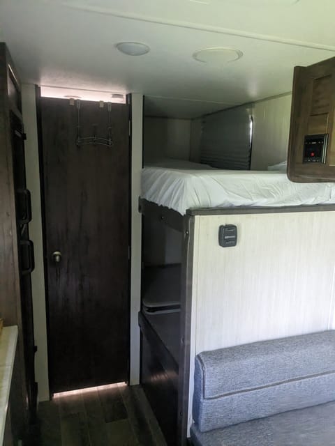 2019 Wolf Pup 16BHS Towable trailer in Hickory