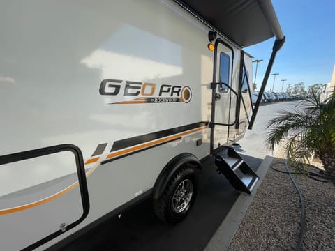 2022 Cozy Pet-Friendly Family Camper Towable trailer in Rancho Cucamonga