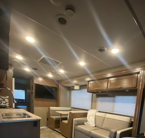 2019 Winnebago Intent The home on wheels Véhicule routier in Hesperia