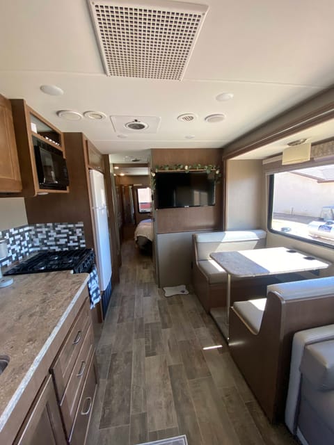 2019 Winnebago Intent The home on wheels Véhicule routier in Hesperia