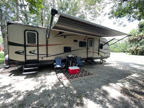 MIGHTY - 2015 Heartland Mallard 29 Towable trailer in Port Orange