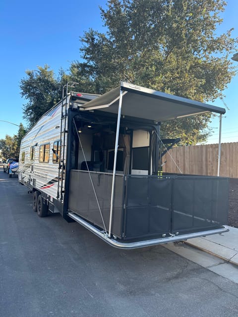 2022 Forest River Shockwave 25ft Toy Hauler Towable trailer in Modesto