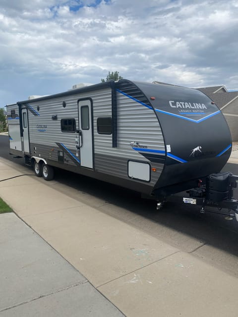 2022 Coachmen RV Catalina Legacy 323BHDSCK Towable trailer in Greeley