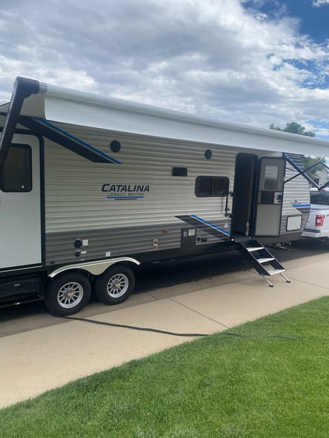 2022 Coachmen RV Catalina Legacy 323BHDSCK Towable trailer in Greeley